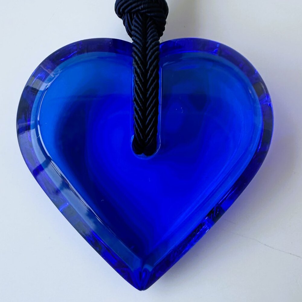 Baccarat Crystal Glass Cobalt Blue Heart Pendant Necklace - Picture 3 of 5